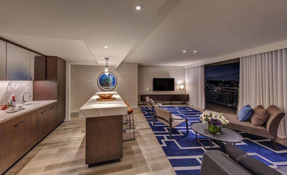 The Star Grand Hotel And Residences Sydney Bagian luar foto A suite at the InterContinental Sydney