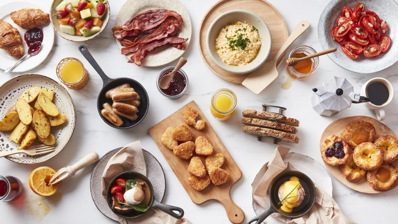 The Star Grand Hotel And Residences Sydney Bagian luar foto A selection of breakfast items